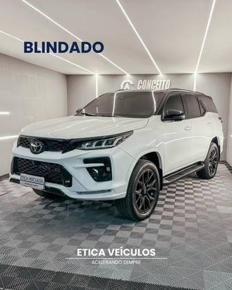TOYOTA HILUX SW4 2.8 D-4D TURBO DIESEL GR-S 7L 4X4 AUTOMÁTICO